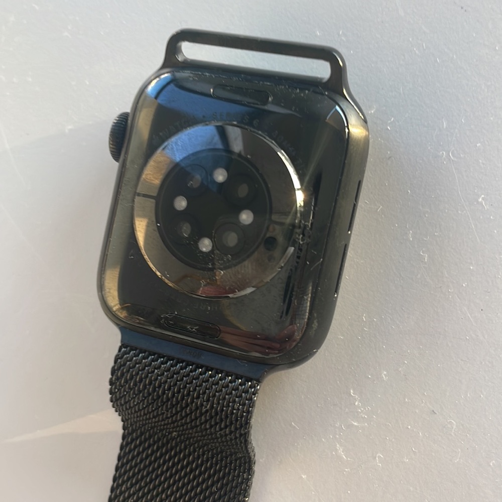 APPLE WATCH // SERIES 6 // 40MM // WR 50M / LTE // TITANIUM & CERAMIC// GPS - Picture 4 of 4